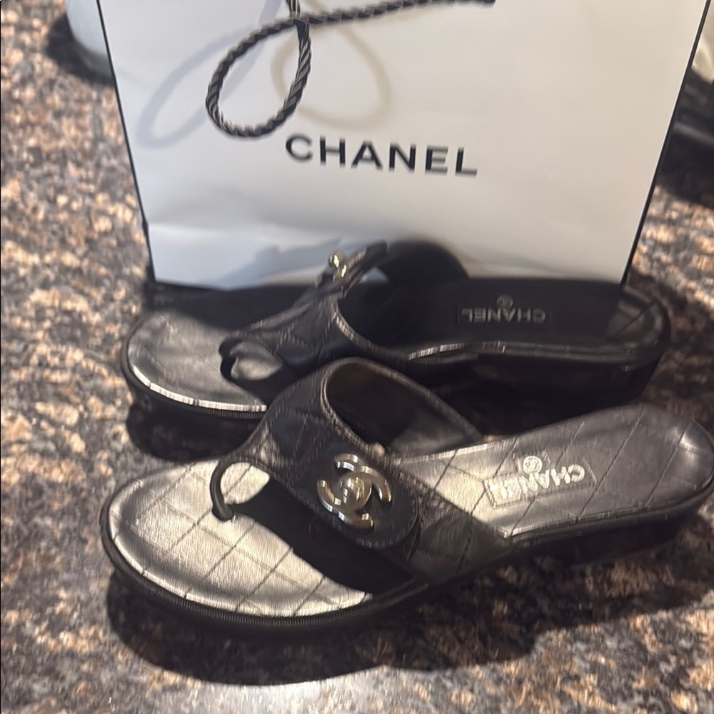 CHANEL Black Sandals Luxurious Open-Toe Design